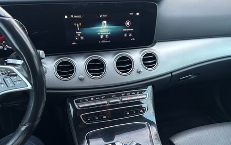 Mercedes-Benz E-Класс, 2021 год, 2 450 000 рублей, 15 фотография