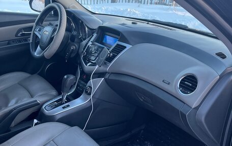 Chevrolet Cruze II, 2010 год, 660 000 рублей, 4 фотография