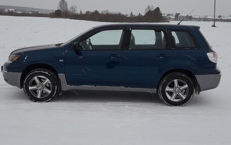 Mitsubishi Outlander III рестайлинг 3, 2004 год, 700 000 рублей, 5 фотография