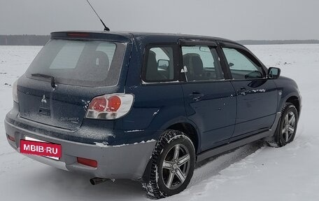 Mitsubishi Outlander III рестайлинг 3, 2004 год, 700 000 рублей, 7 фотография