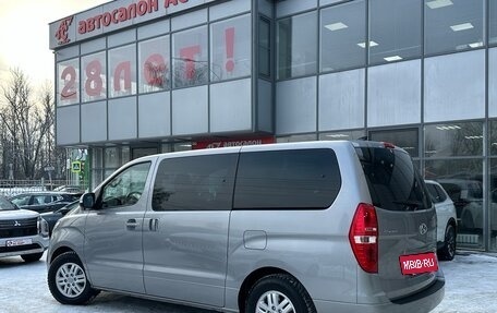 Hyundai H-1 II рестайлинг, 2018 год, 3 790 000 рублей, 3 фотография