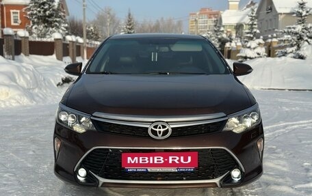 Toyota Camry, 2017 год, 2 190 000 рублей, 2 фотография
