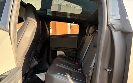 Tesla Cybertruck, 2024 год, 16 700 000 рублей, 12 фотография