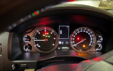 Toyota Land Cruiser 200, 2018 год, 9 000 000 рублей, 8 фотография