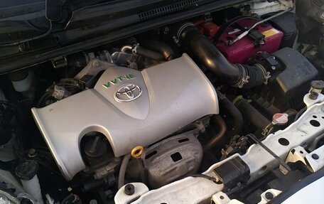 Toyota Vitz, 2017 год, 1 096 000 рублей, 7 фотография