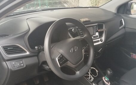 Hyundai Solaris II рестайлинг, 2018 год, 1 400 000 рублей, 4 фотография