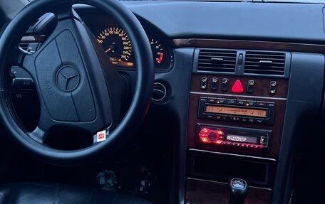 Mercedes-Benz E-Класс, 1998 год, 630 000 рублей, 5 фотография