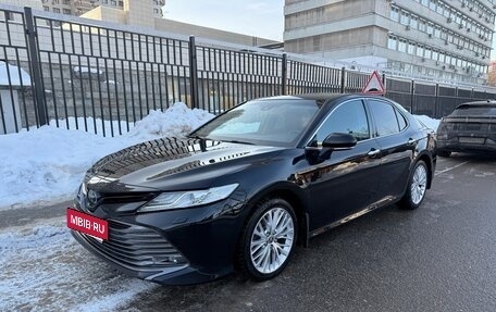 Toyota Camry, 2021 год, 3 400 000 рублей, 2 фотография