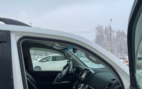 Toyota Land Cruiser 200, 2012 год, 3 200 000 рублей, 8 фотография