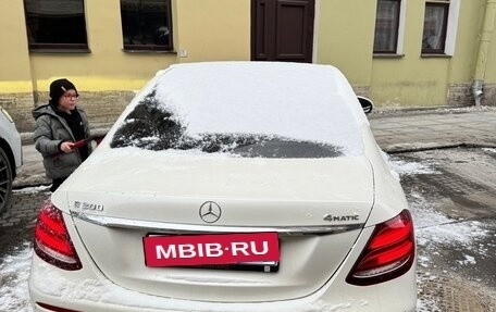 Mercedes-Benz E-Класс, 2016 год, 2 950 000 рублей, 3 фотография