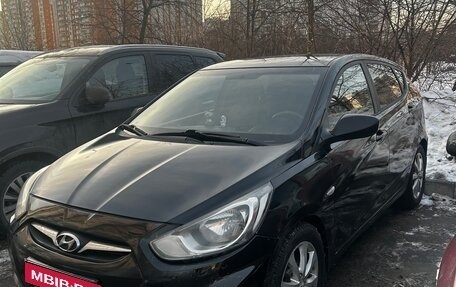 Hyundai Solaris II рестайлинг, 2011 год, 720 000 рублей, 1 фотография