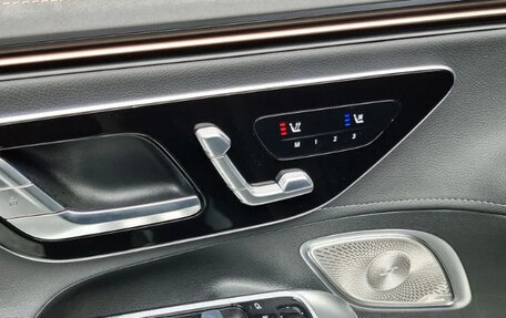 Mercedes-Benz EQE, 2022 год, 7 470 000 рублей, 11 фотография