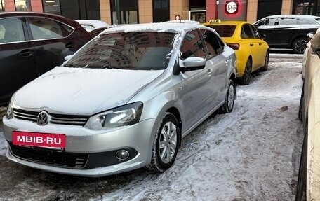 Volkswagen Polo VI (EU Market), 2011 год, 890 000 рублей, 2 фотография