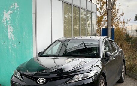 Toyota Camry, 2021 год, 3 400 000 рублей, 2 фотография