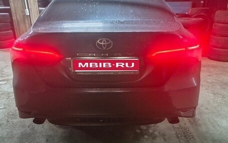 Toyota Camry, 2021 год, 3 400 000 рублей, 6 фотография