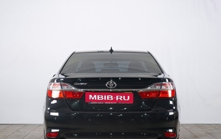 Toyota Camry, 2018 год, 1 899 000 рублей, 5 фотография