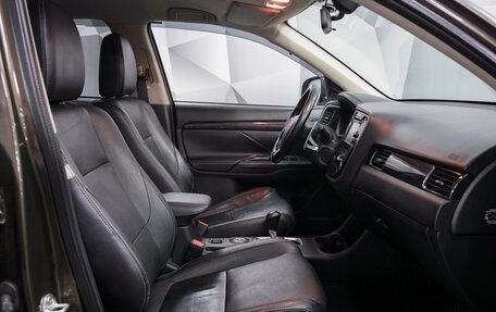 Mitsubishi Outlander III рестайлинг 3, 2016 год, 2 084 000 рублей, 11 фотография