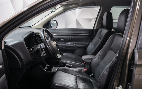 Mitsubishi Outlander III рестайлинг 3, 2016 год, 2 084 000 рублей, 9 фотография