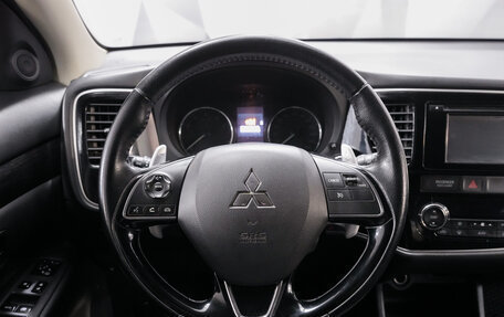 Mitsubishi Outlander III рестайлинг 3, 2016 год, 2 084 000 рублей, 13 фотография