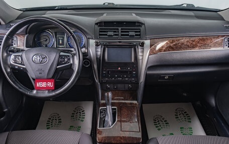 Toyota Camry, 2018 год, 1 899 000 рублей, 10 фотография