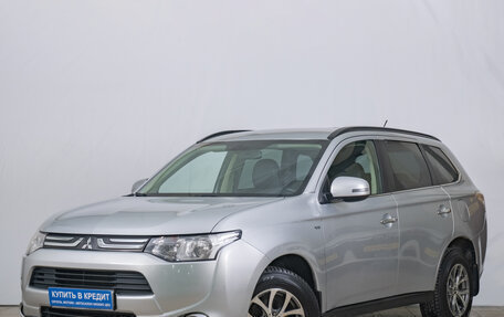 Mitsubishi Outlander III рестайлинг 3, 2013 год, 2 049 000 рублей, 2 фотография