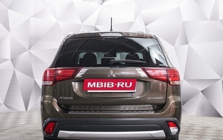 Mitsubishi Outlander III рестайлинг 3, 2016 год, 2 084 000 рублей, 4 фотография