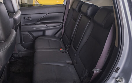 Mitsubishi Outlander III рестайлинг 3, 2013 год, 2 049 000 рублей, 20 фотография