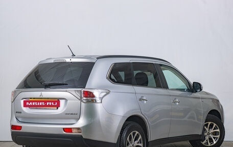 Mitsubishi Outlander III рестайлинг 3, 2013 год, 2 049 000 рублей, 7 фотография