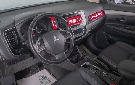 Mitsubishi Outlander III рестайлинг 3, 2013 год, 2 049 000 рублей, 8 фотография