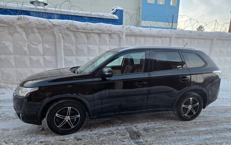 Mitsubishi Outlander III рестайлинг 3, 2014 год, 1 750 000 рублей, 4 фотография