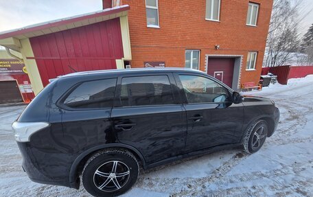 Mitsubishi Outlander III рестайлинг 3, 2014 год, 1 750 000 рублей, 10 фотография