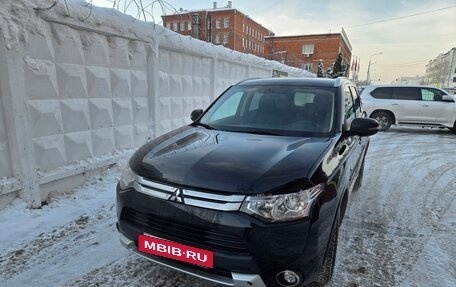 Mitsubishi Outlander III рестайлинг 3, 2014 год, 1 750 000 рублей, 2 фотография