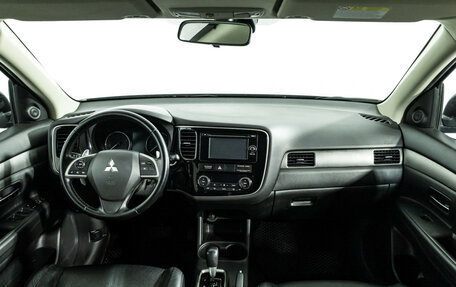 Mitsubishi Outlander III рестайлинг 3, 2013 год, 1 349 898 рублей, 13 фотография