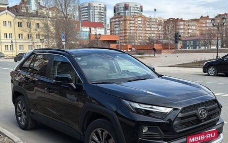 Toyota RAV4, 2024 год, 3 900 000 рублей, 2 фотография