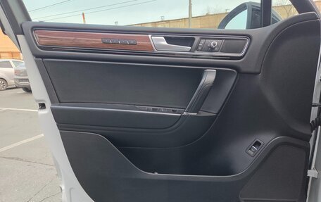 Volkswagen Touareg III, 2017 год, 3 990 000 рублей, 10 фотография