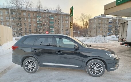 Mitsubishi Outlander III рестайлинг 3, 2018 год, 2 150 000 рублей, 5 фотография