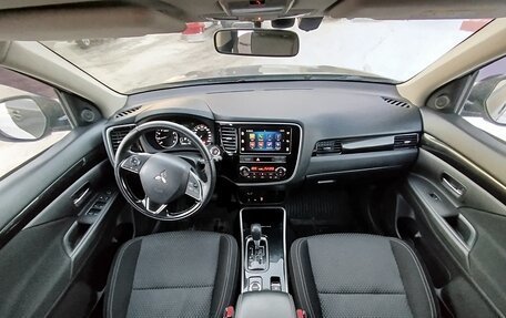 Mitsubishi Outlander III рестайлинг 3, 2018 год, 2 150 000 рублей, 10 фотография