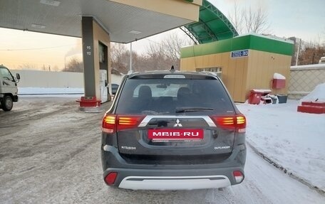 Mitsubishi Outlander III рестайлинг 3, 2018 год, 2 150 000 рублей, 7 фотография