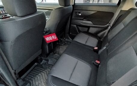 Mitsubishi Outlander III рестайлинг 3, 2018 год, 2 150 000 рублей, 13 фотография