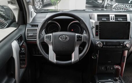 Toyota Land Cruiser Prado 150 рестайлинг 2, 2016 год, 3 200 000 рублей, 6 фотография