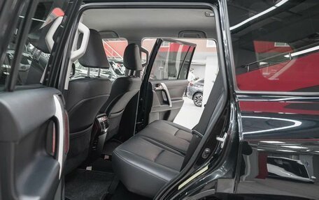 Toyota Land Cruiser Prado 150 рестайлинг 2, 2016 год, 3 200 000 рублей, 16 фотография