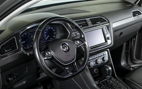 Volkswagen Tiguan II, 2017 год, 2 455 000 рублей, 13 фотография