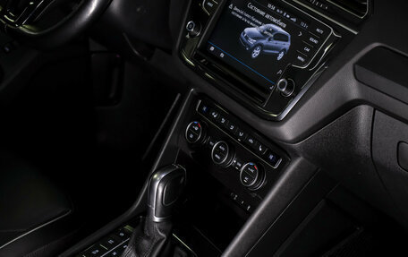 Volkswagen Tiguan II, 2017 год, 2 455 000 рублей, 19 фотография