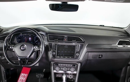 Volkswagen Tiguan II, 2017 год, 2 455 000 рублей, 14 фотография