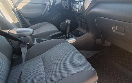 Toyota RAV4, 2003 год, 750 000 рублей, 11 фотография