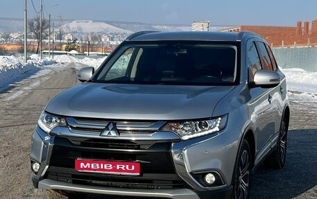 Mitsubishi Outlander III рестайлинг 3, 2018 год, 2 100 000 рублей, 1 фотография