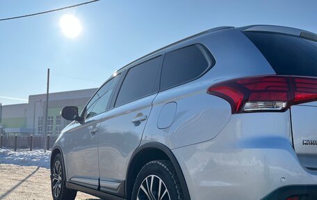 Mitsubishi Outlander III рестайлинг 3, 2018 год, 2 100 000 рублей, 9 фотография