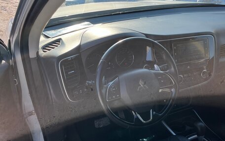 Mitsubishi Outlander III рестайлинг 3, 2018 год, 2 100 000 рублей, 10 фотография