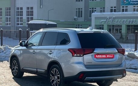 Mitsubishi Outlander III рестайлинг 3, 2018 год, 2 100 000 рублей, 2 фотография