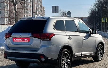 Mitsubishi Outlander III рестайлинг 3, 2018 год, 2 100 000 рублей, 4 фотография